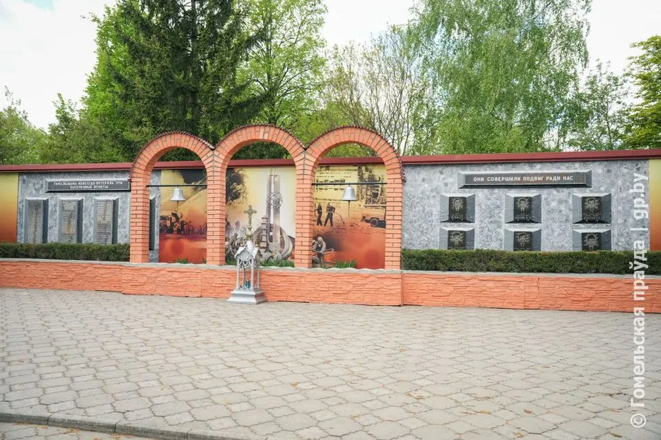 Монумент в память о пожарных, отдавших свою жизнь при ликвидации аварии на ЧАЭС