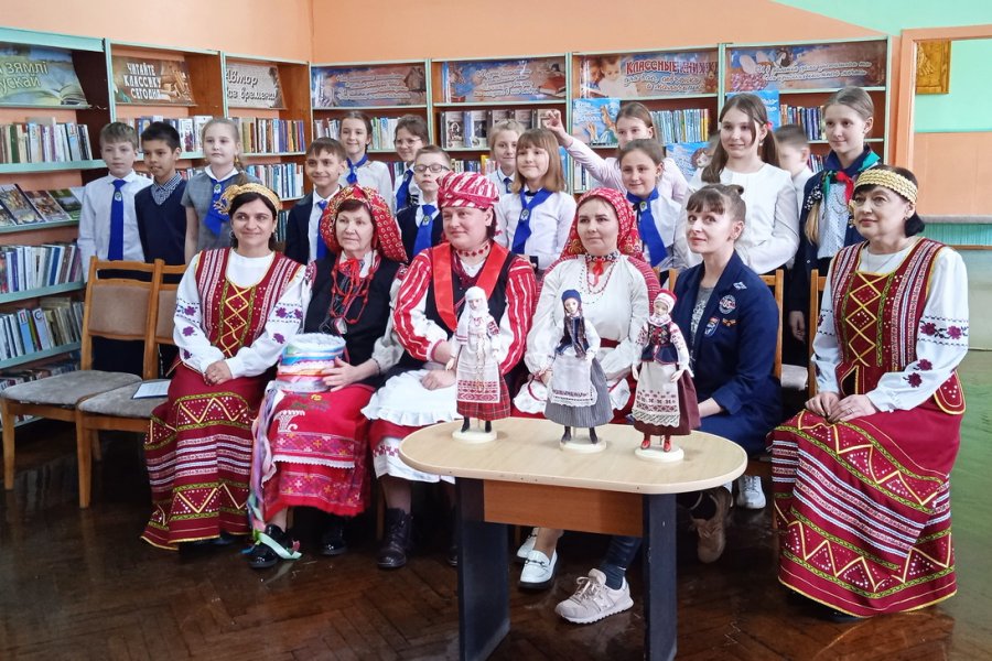 Народный костюм Беларуси и Уральского региона