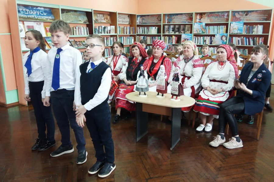 Народный костюм Беларуси и Уральского региона
