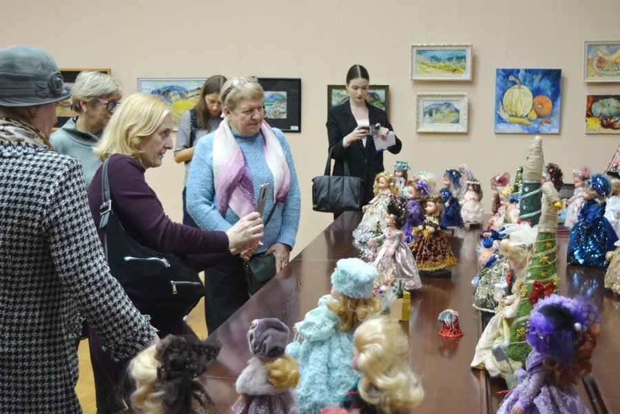 «Кукольный бал в Герценке» и «Зимнее настроение»