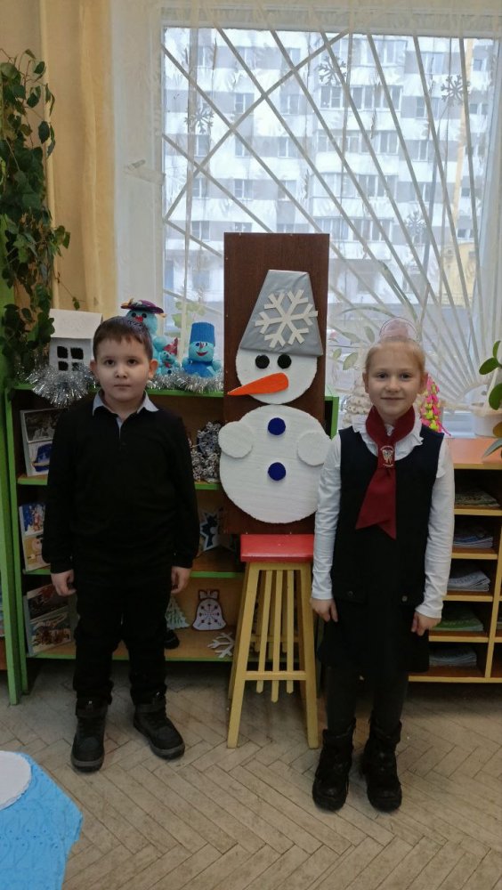 «Он стоит среди сугробов и не требует тепла»