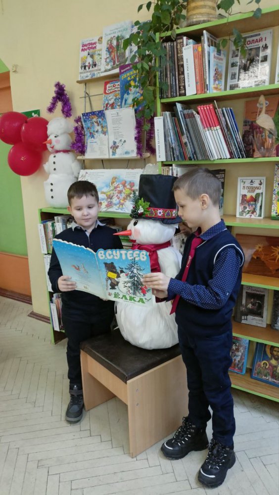 «Он стоит среди сугробов и не требует тепла»