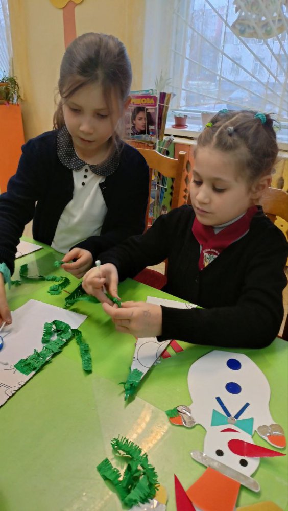 «Он стоит среди сугробов и не требует тепла»