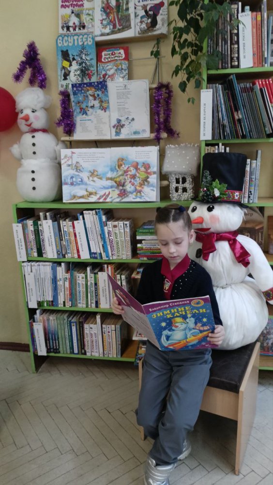 «Он стоит среди сугробов и не требует тепла»