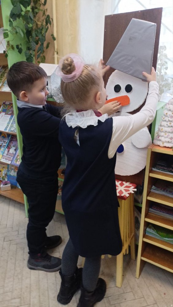 «Он стоит среди сугробов и не требует тепла»