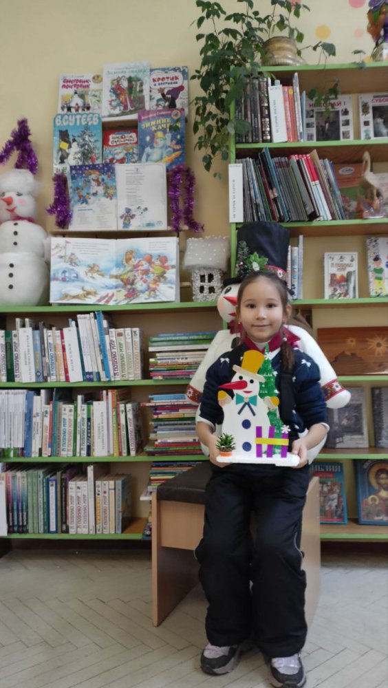 «Он стоит среди сугробов и не требует тепла»