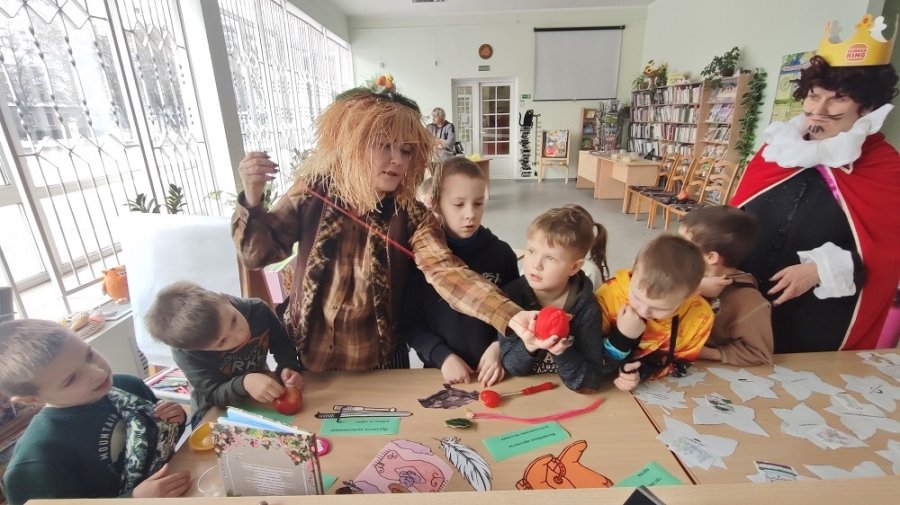 Кузька сундучок открыл – новой сказкой удивил