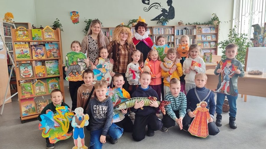 Кузька сундучок открыл – новой сказкой удивил