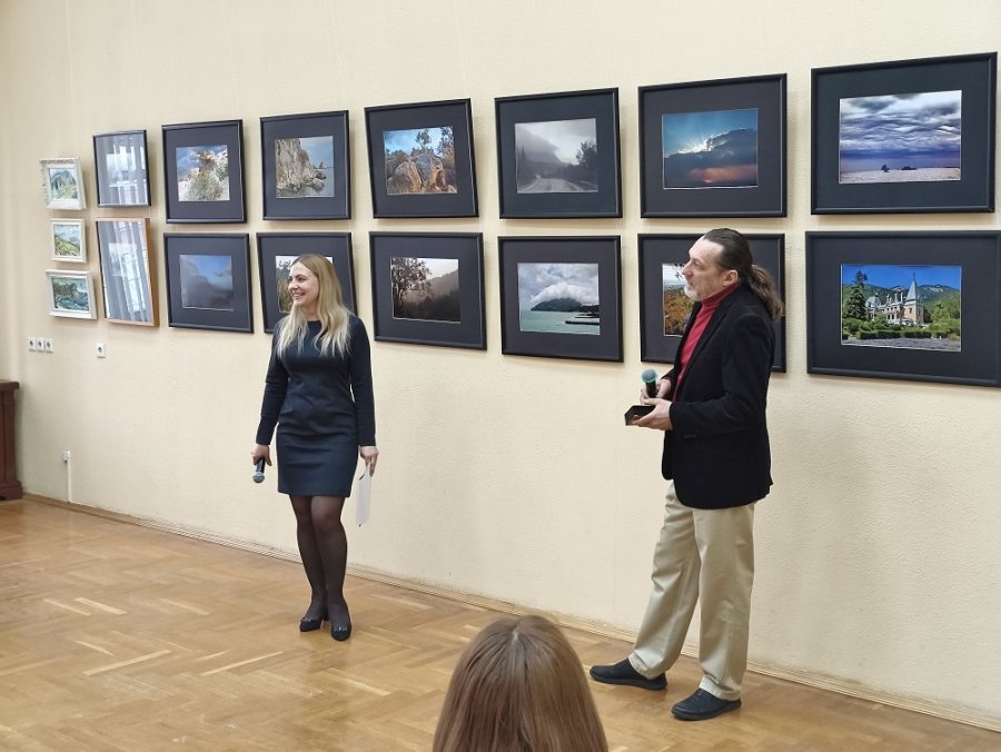 Выставка фотографий и живописи Олега Белоусова