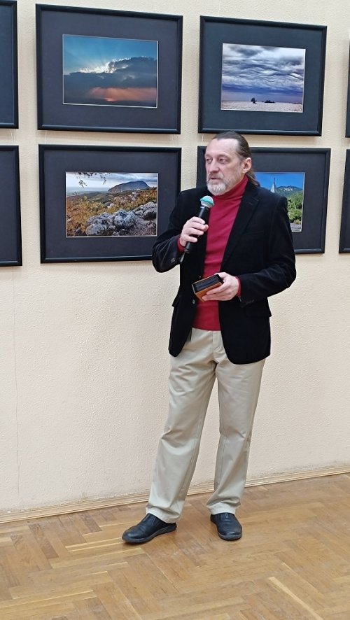 Выставка фотографий и живописи Олега Белоусова