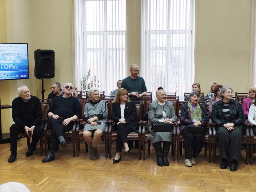 Выставка фотографий и живописи Олега Белоусова Выставка фотографий и живописи Олега Белоусова