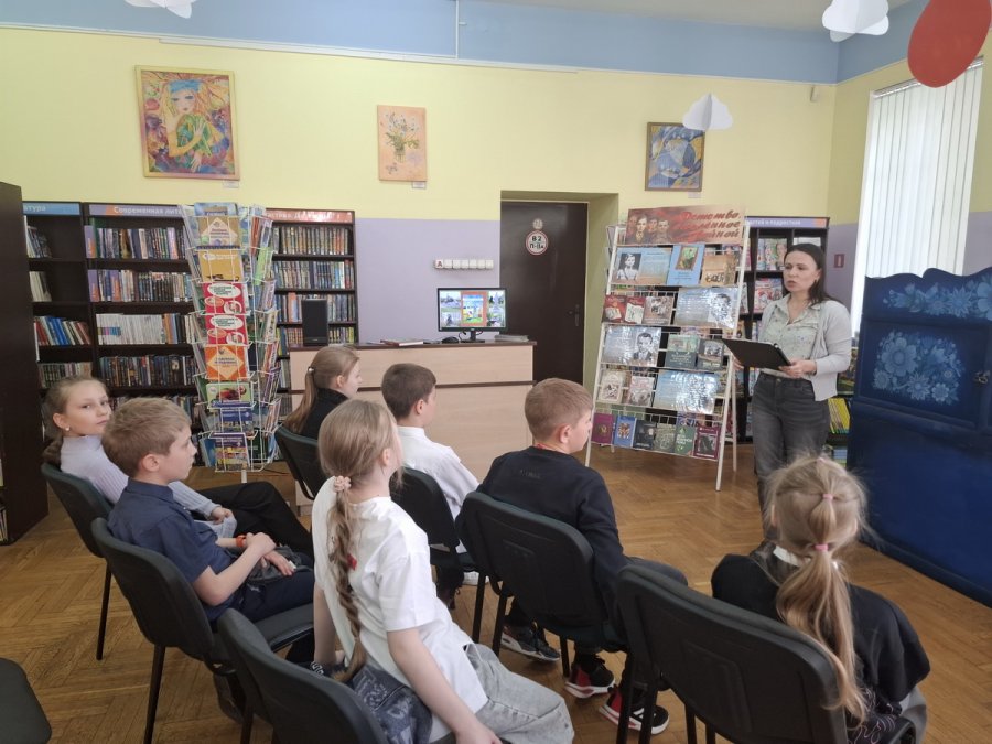 Громкие чтения сборника рассказов «Помнік герою»