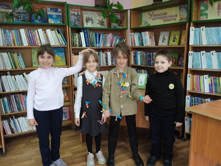 Смешной человечек на крыше живет