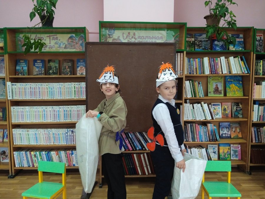 Смешной человечек на крыше живет