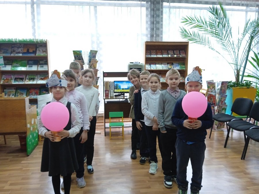 Смешной человечек на крыше живет