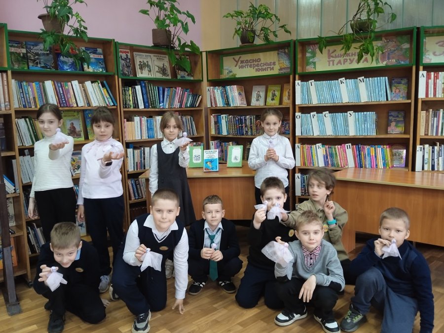 Смешной человечек на крыше живет