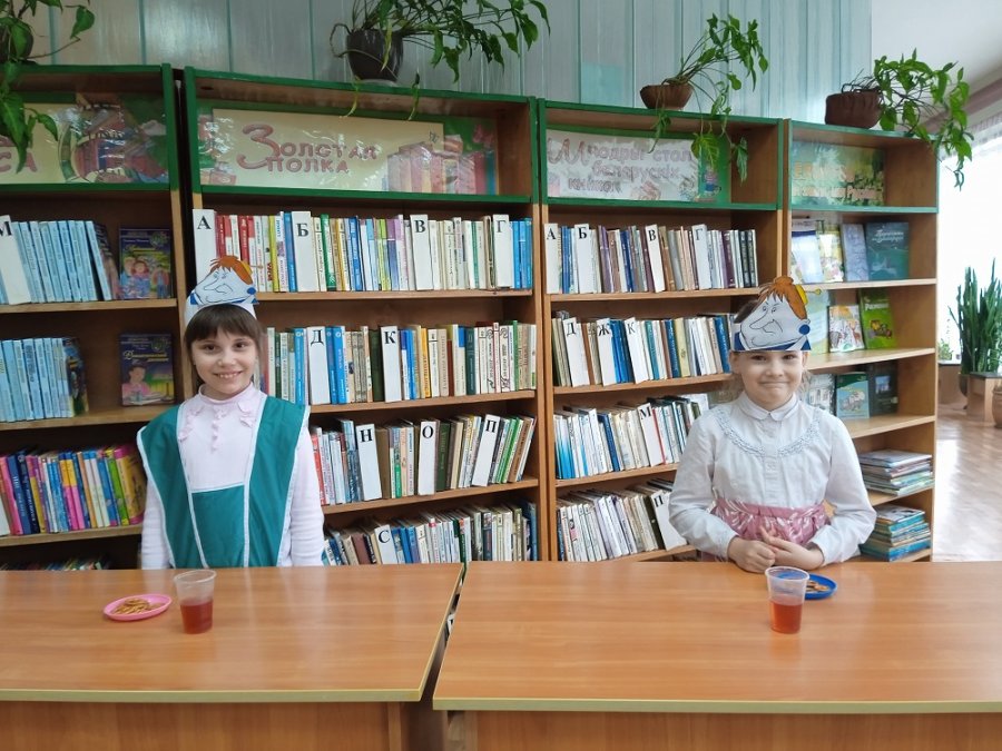 Смешной человечек на крыше живет