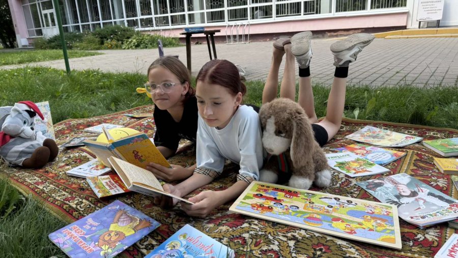 Книжный дворик