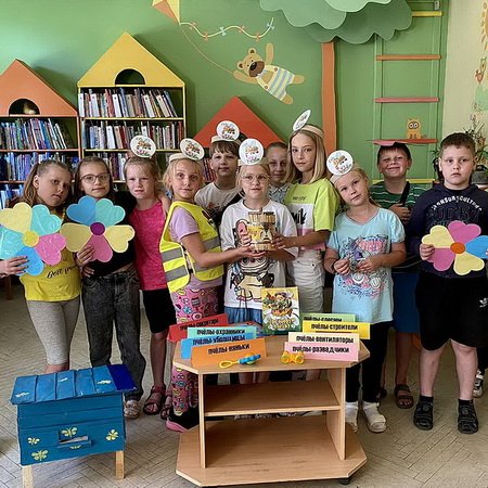 Летит сладенькая, летит мохнатенькая