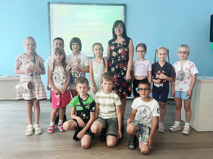 Внимание: дорога, светофор!