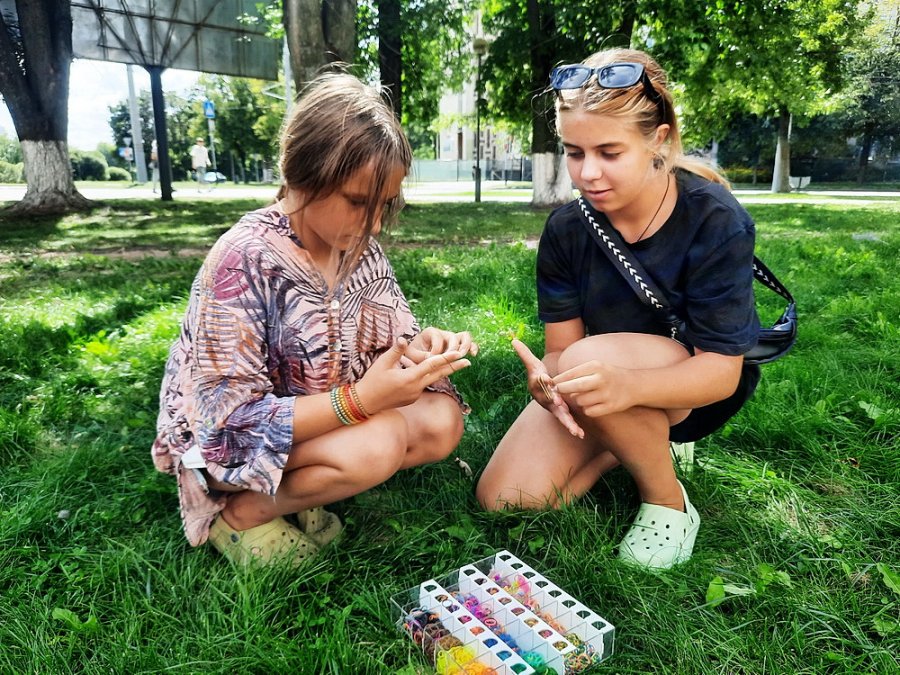 Играть с друзьями интересно