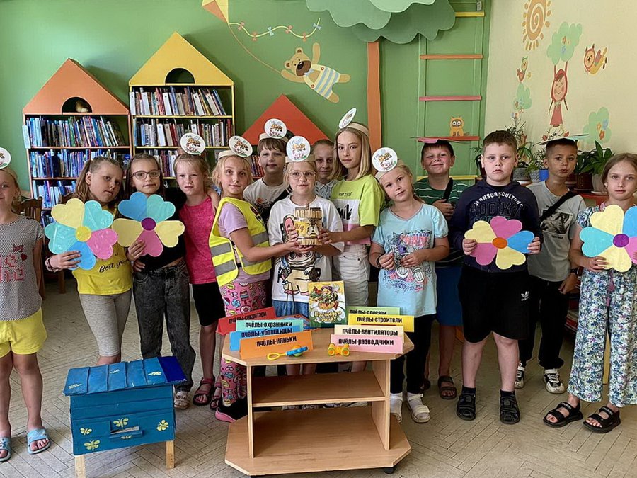 Летит сладенькая, летит мохнатенькая