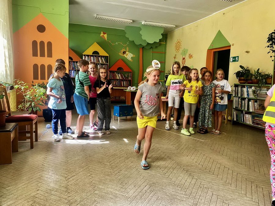 Летит сладенькая, летит мохнатенькая