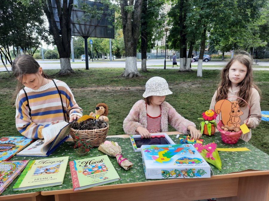 Книжный дворик