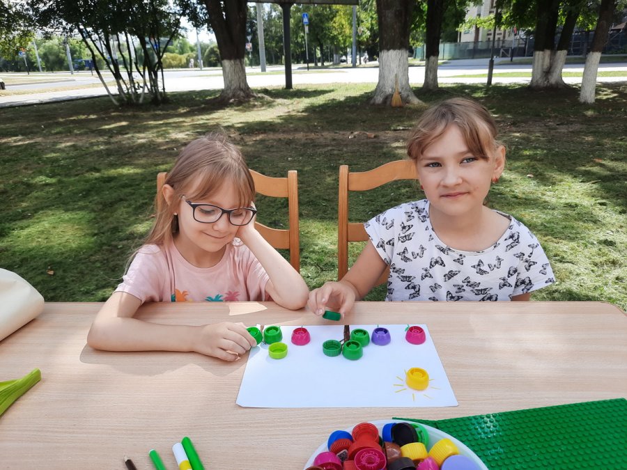 Книжный дворик