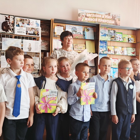 Маленьким читателям