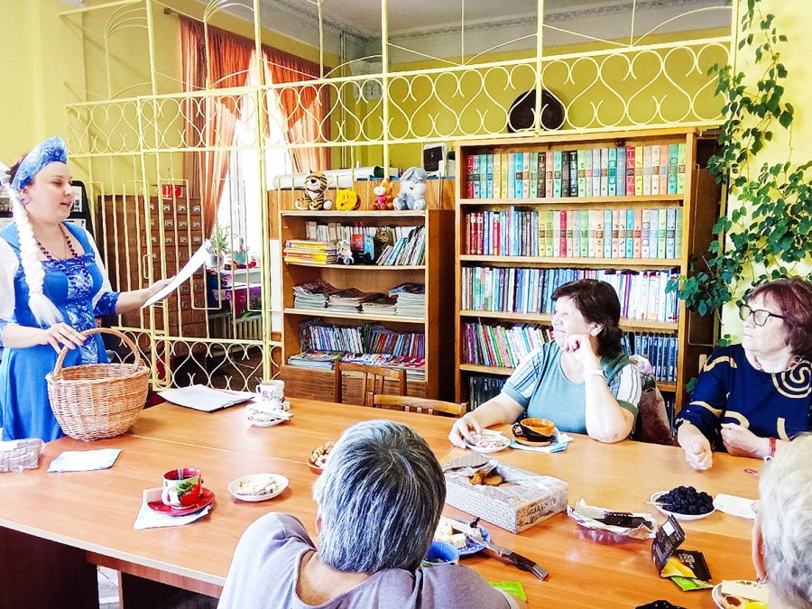 Библиотека. Библиотекарь. Книга.