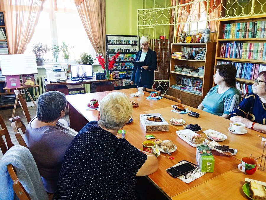 Библиотека. Библиотекарь. Книга.