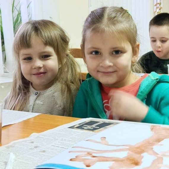 Красок яркий мир