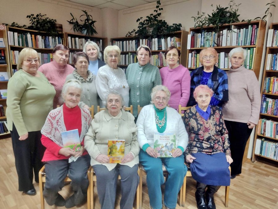 Кроплі золата восень губляе…