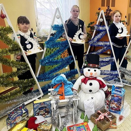 Игрушки, снежинки, хлопушки