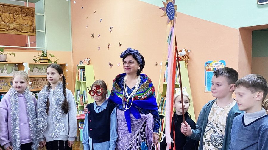 Пришли Святки, запевай колядки!