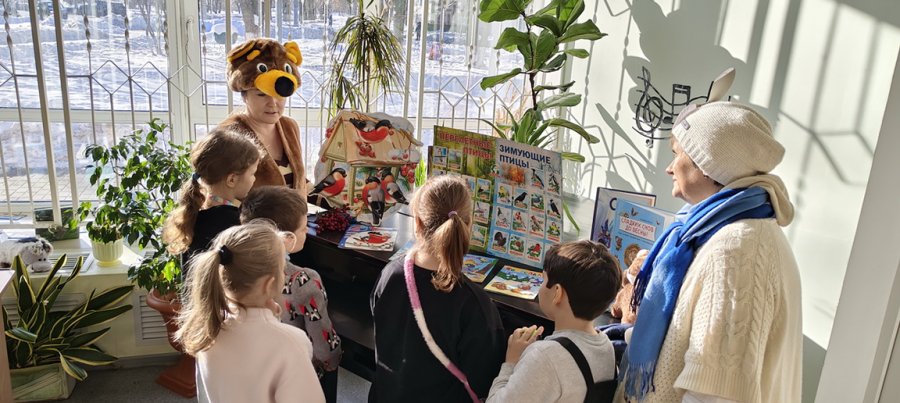 Кто прекрасно спит зимой в ямках, в норках, под водой?