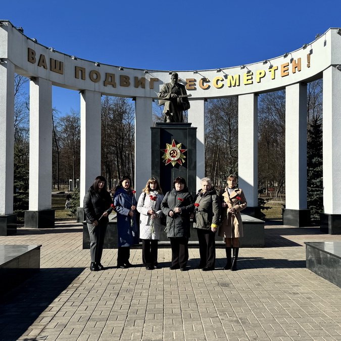 Народное возложение цветов в День памяти жертв Хатынской трагедии