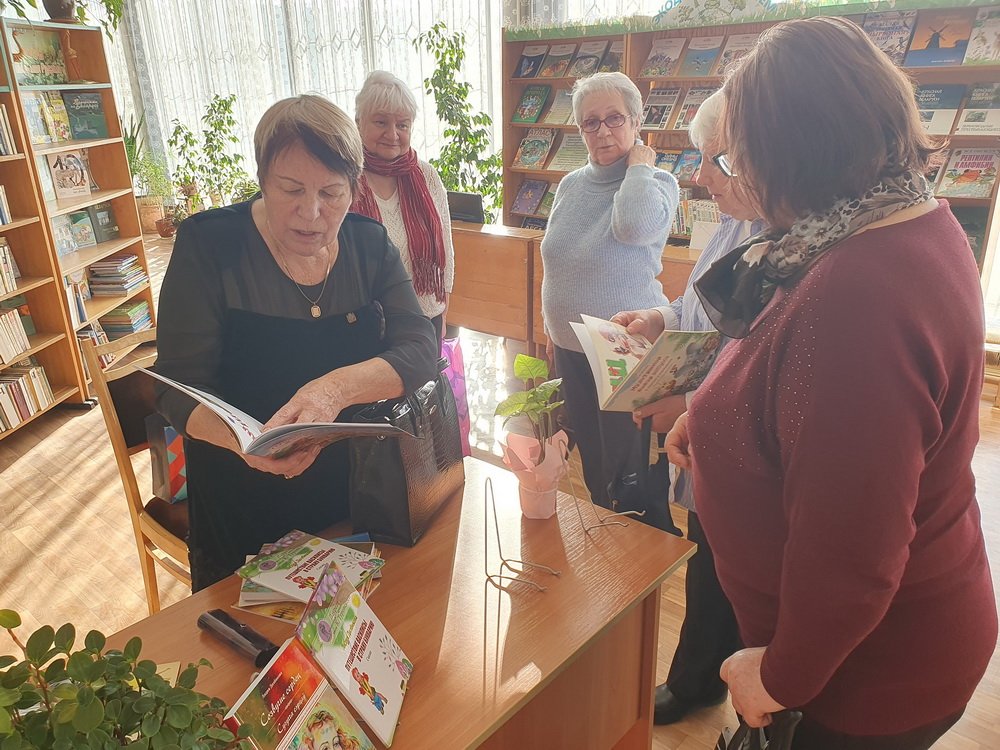 «И вновь душа поэзией полна…»