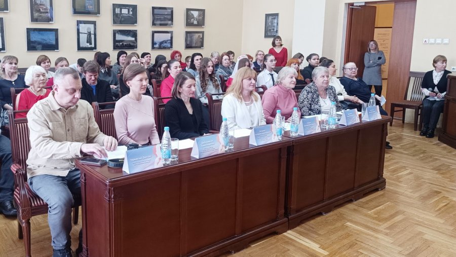 Городской конкурс чтецов «Послушайте!» «Я знаю, что все женщины прекрасны»