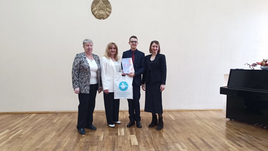 Городской конкурс чтецов «Послушайте!» «Я знаю, что все женщины прекрасны»