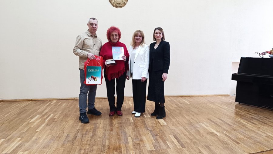 Городской конкурс чтецов «Послушайте!» «Я знаю, что все женщины прекрасны»