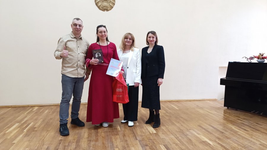 Городской конкурс чтецов «Послушайте!» «Я знаю, что все женщины прекрасны»