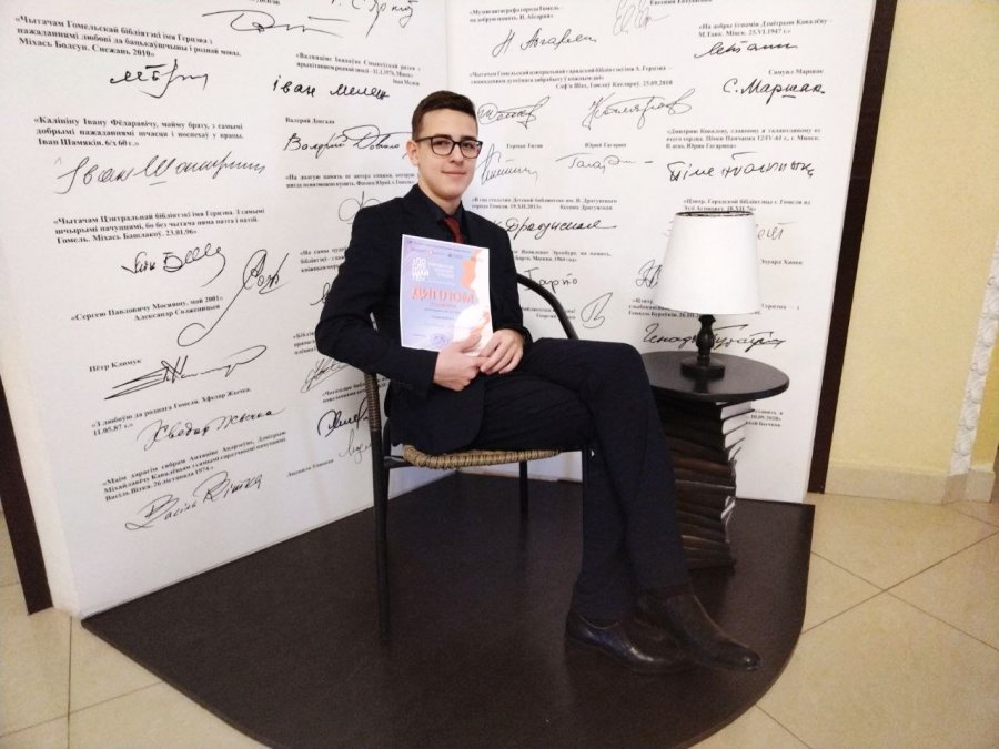 Городской конкурс чтецов «Послушайте!» «Я знаю, что все женщины прекрасны»