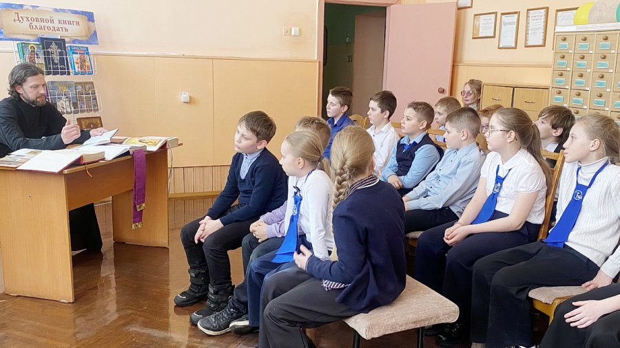 Свет добра из-под обложки