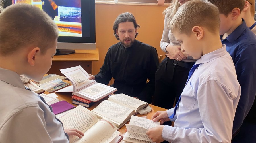 Свет добра из-под обложки