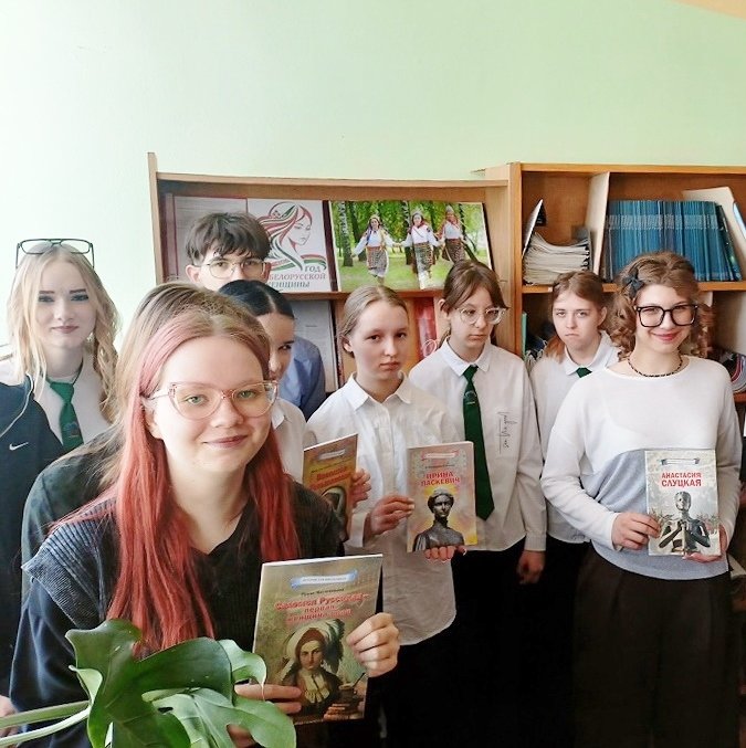 Голоса за страницами