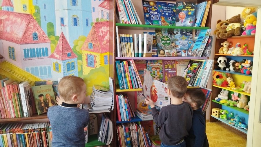 Улыбнитесь, книжки! К нам пришли детишки»