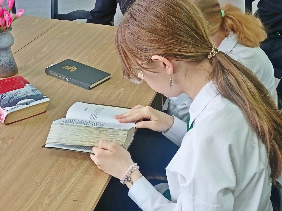 Голоса за страницами