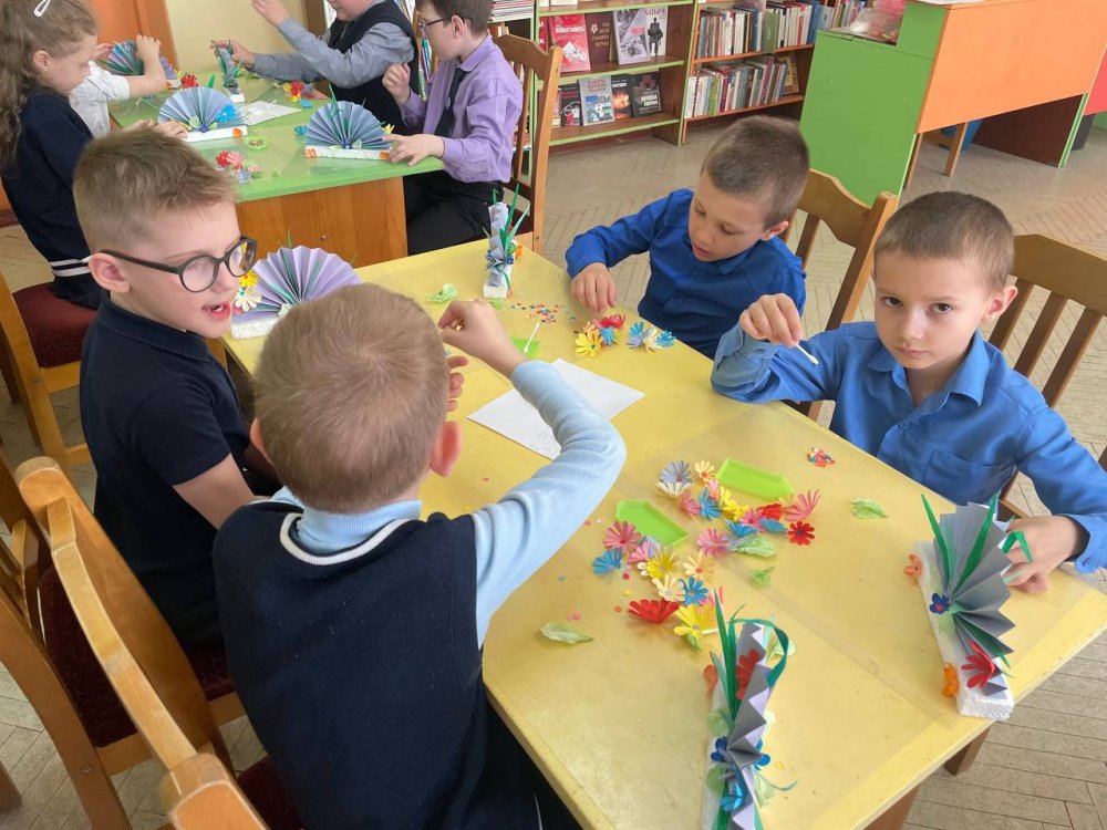 Земля цветами улыбается